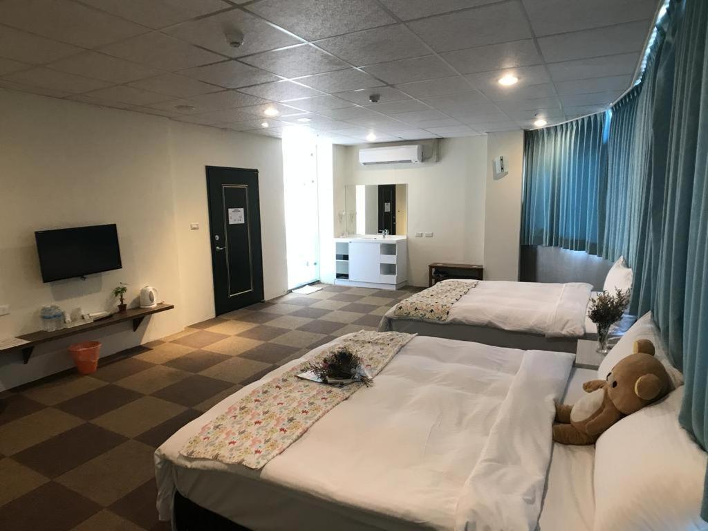 Chang Ti Metropolis Commercial Hotel Чжунлі Екстер'єр фото