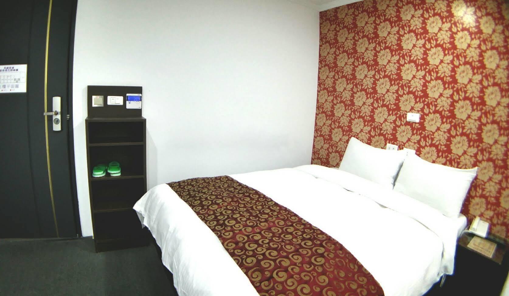 Chang Ti Metropolis Commercial Hotel Чжунлі Екстер'єр фото
