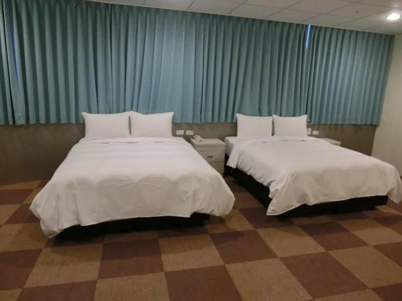 Chang Ti Metropolis Commercial Hotel Чжунлі Екстер'єр фото